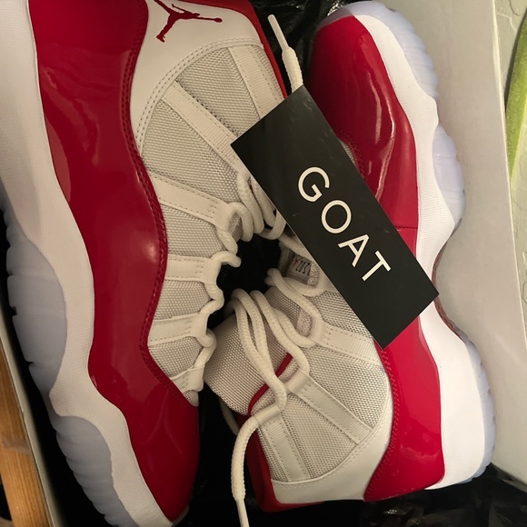 Jordan 11 cheery - Picture 3 of 5